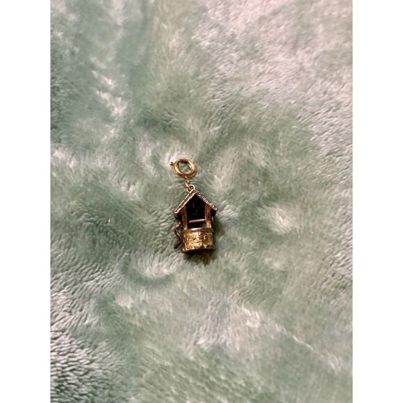 Vintage Monet Gold Tone Moving Wishing Well Charm - Picture 9 of 11